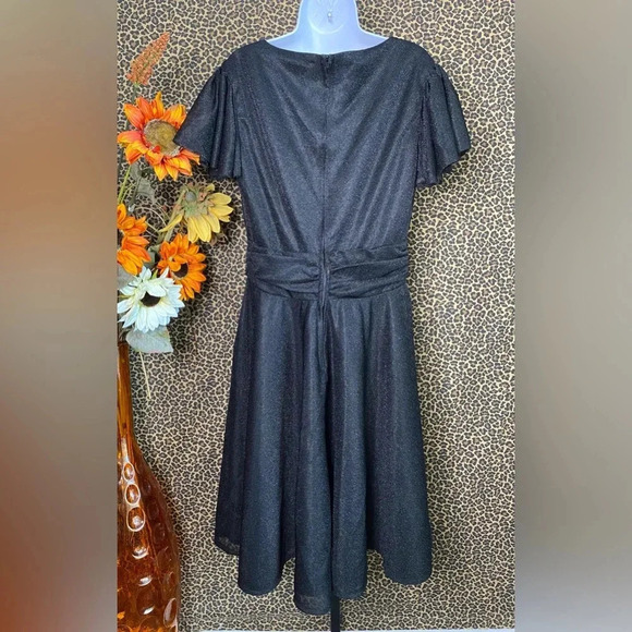 🦋B2G1🦋MAGNOLIA PLACE Black Sparkly PLUS SIZE Flutter Sleeve Dress NWT | 2XL | - Picture 7 of 11